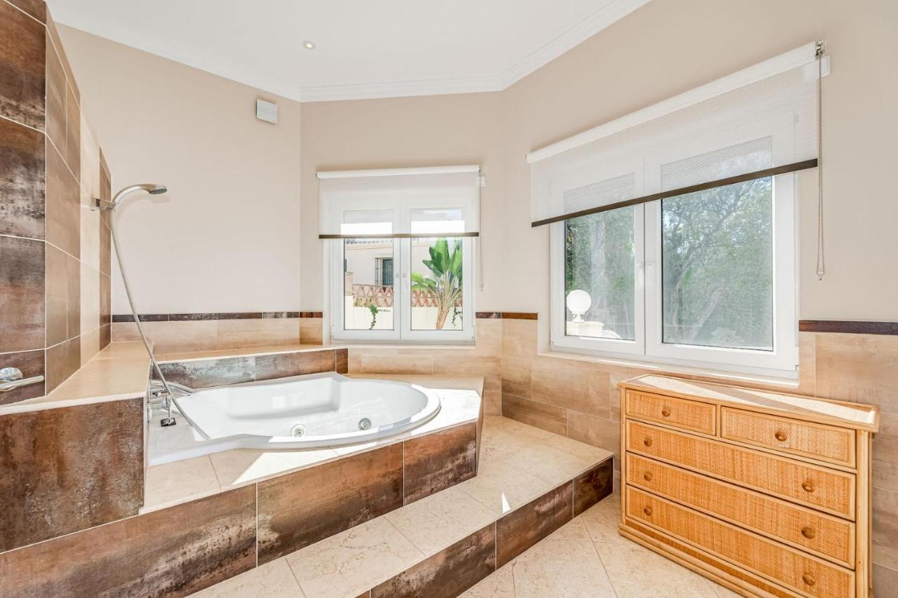 Villa Svim, Walking Distance To The Beach! Marbella Buitenkant foto